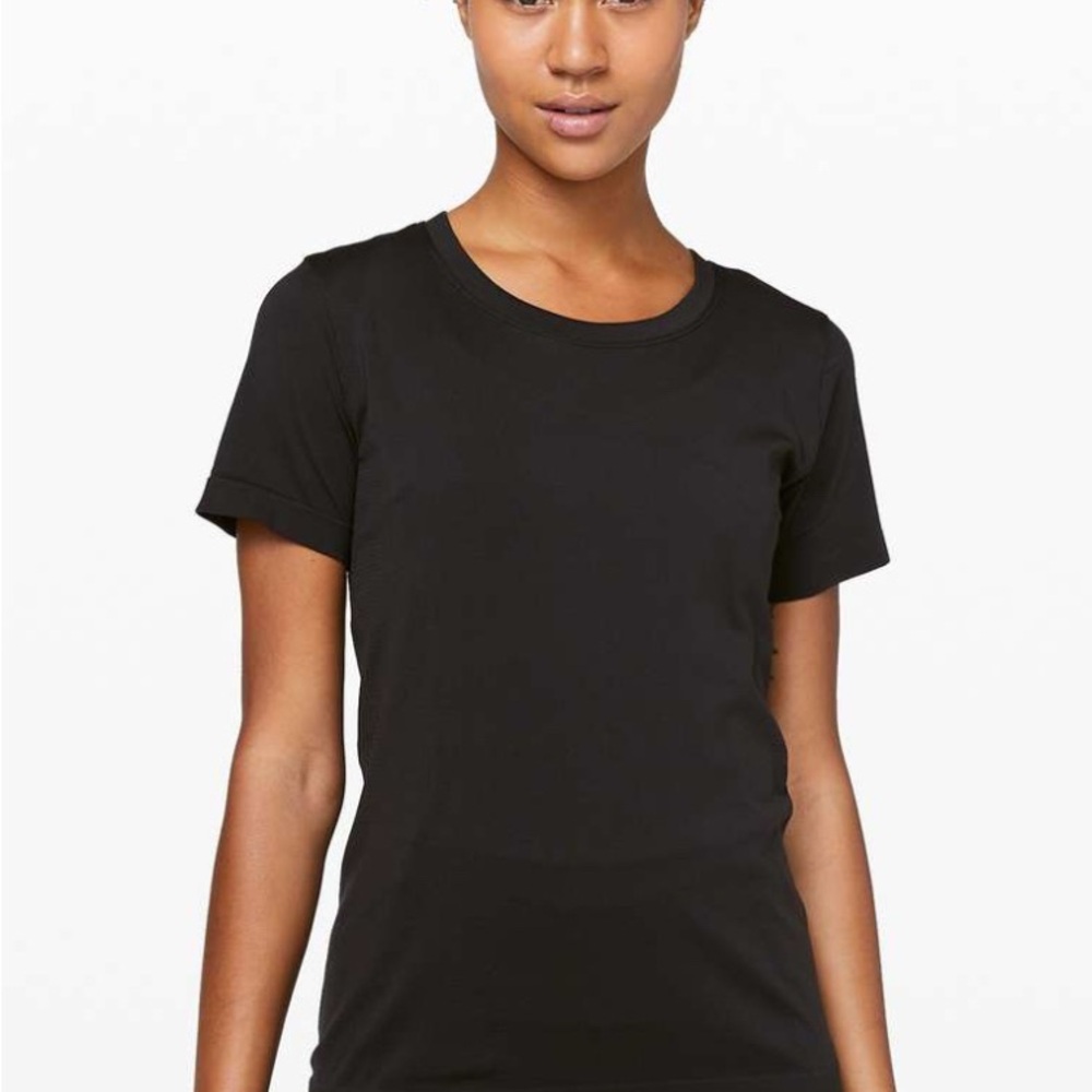 Lululemon Relaxed Fit Swiftly in Black, size 4